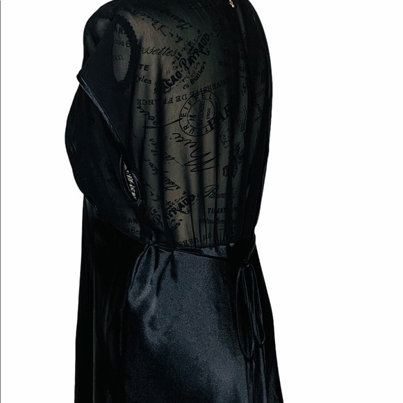 VTG Delicates Black Embroidered Red Roses V Neck Cap Sleeves Maxi Gown Medium - Picture 13 of 16